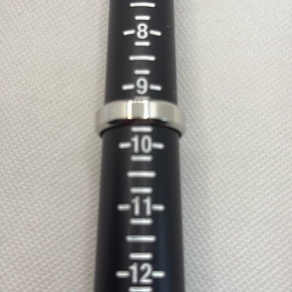 Brand New!! Size 9 1/2 Stainless steel plated beveled edge band/ring - Picture 4 of 4